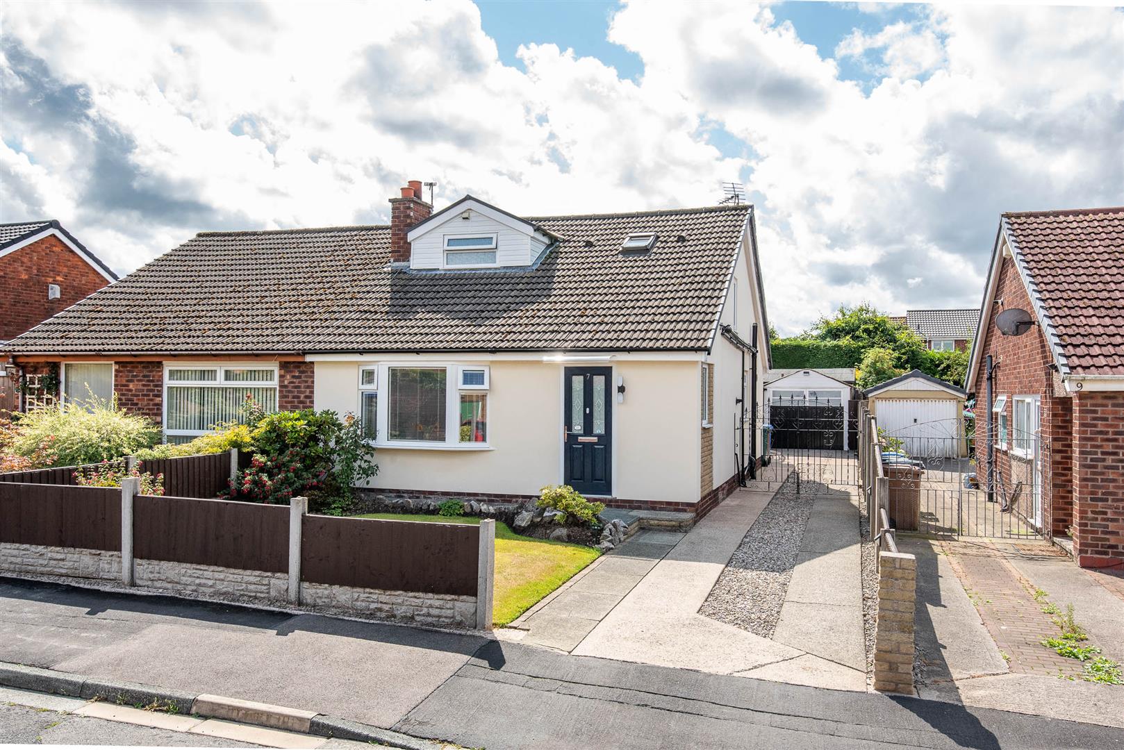 2 bed property in Kellet Avenue, Leyland